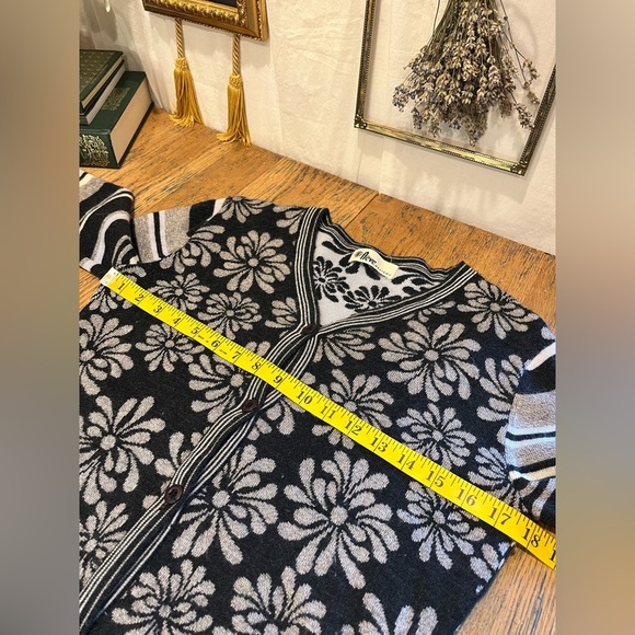 💙 NEVE DESIGNS – Wool Floral & Striped Cardigan (S/M) - Picture 8 of 8